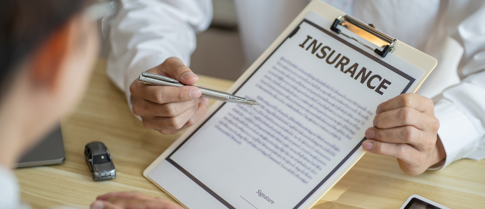 what does a claims adjuster do